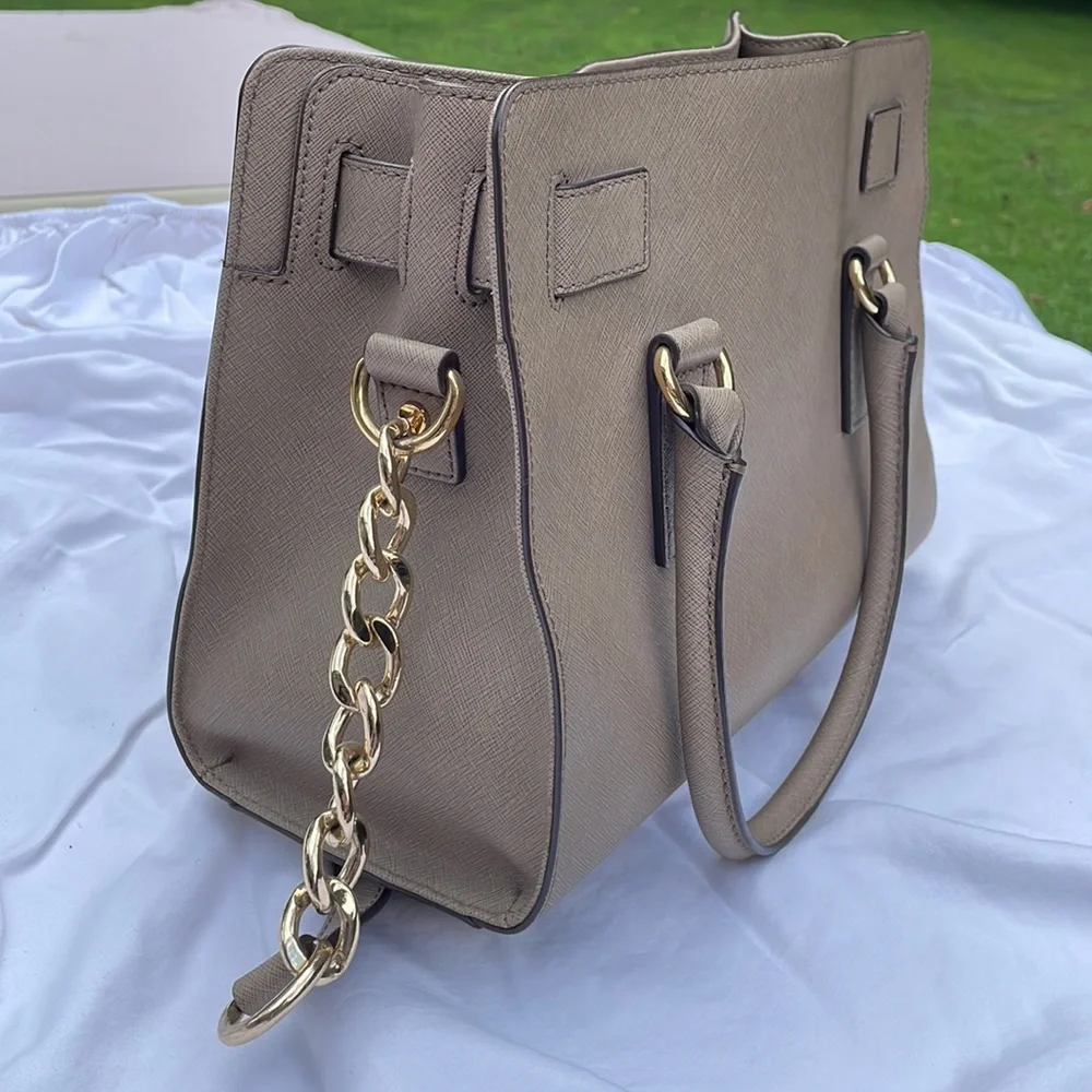 Michael Kors bag with strap - Picture 3 of 3